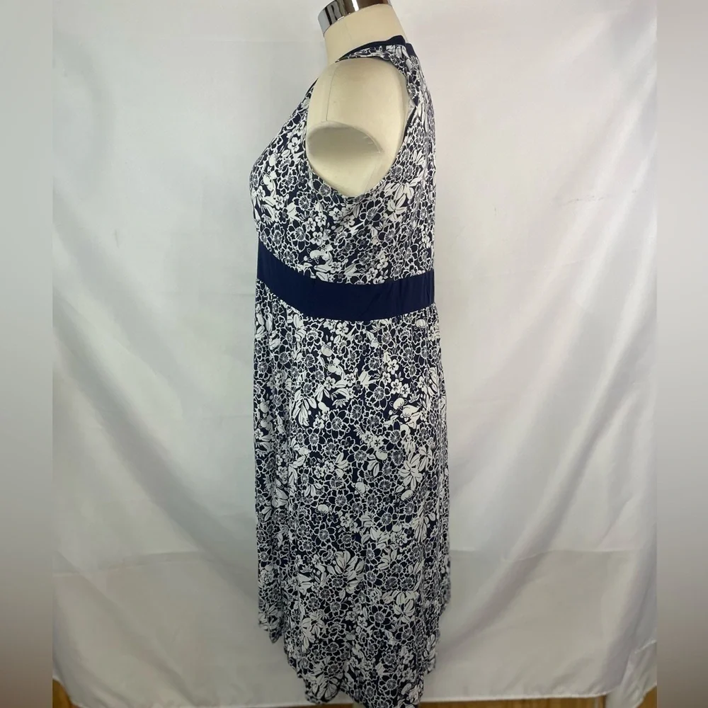 LL BEAN navy and white floral Vneck dress. This hangs beautifully. Size XL